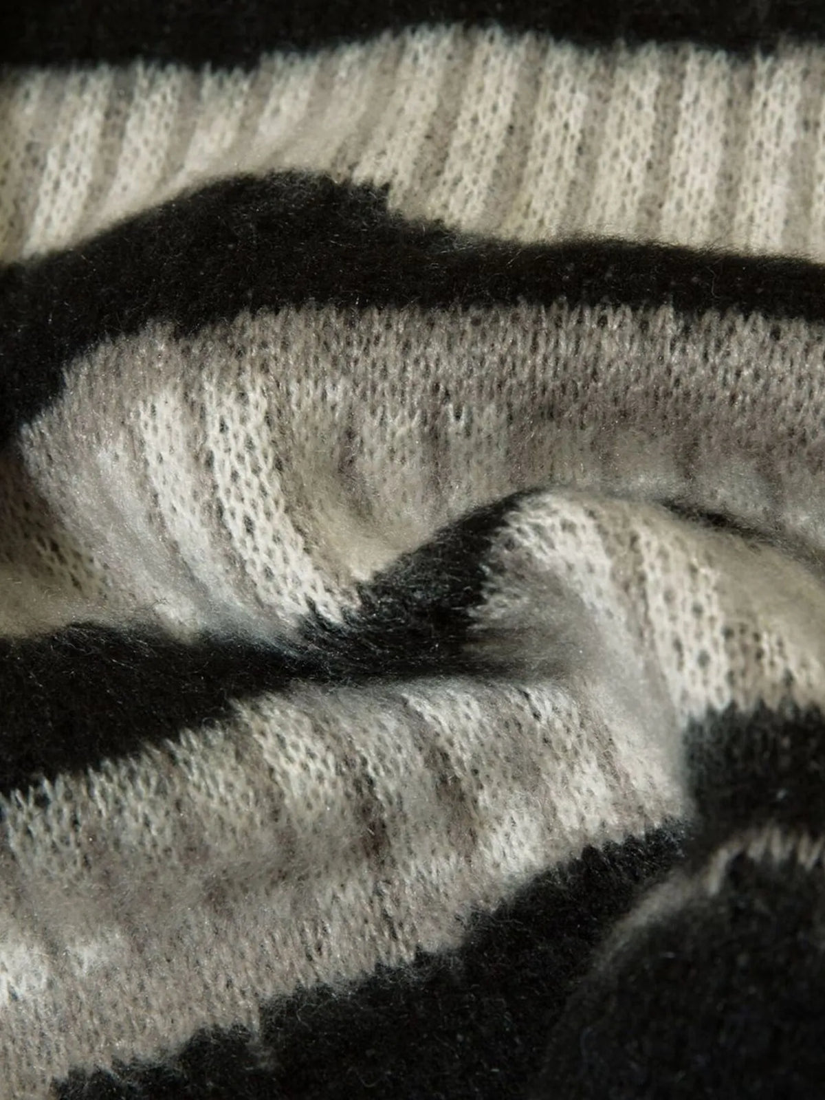 Men's Oversized Contrast Striped Round Neck Sweater