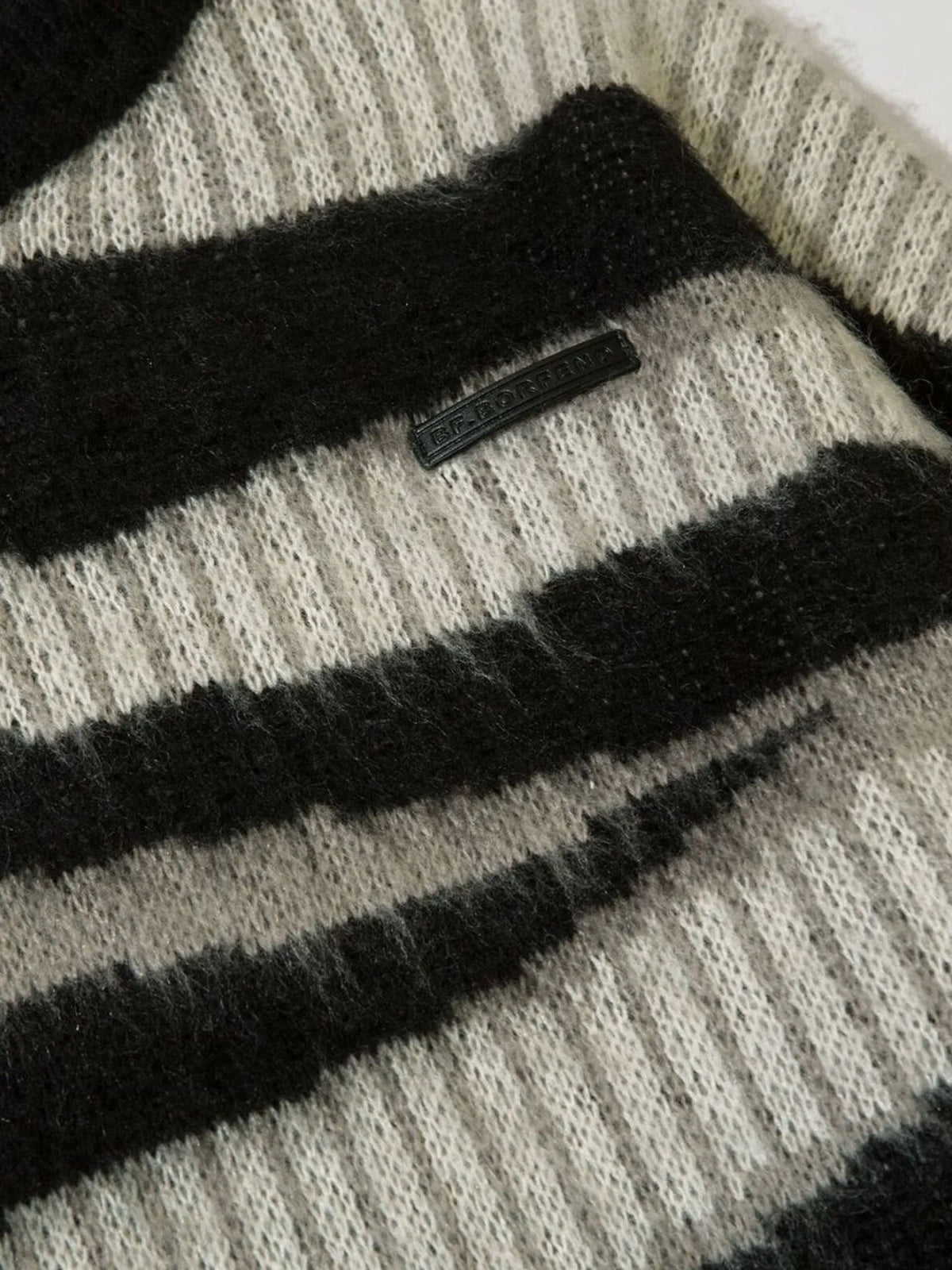 Men's Oversized Contrast Striped Round Neck Sweater
