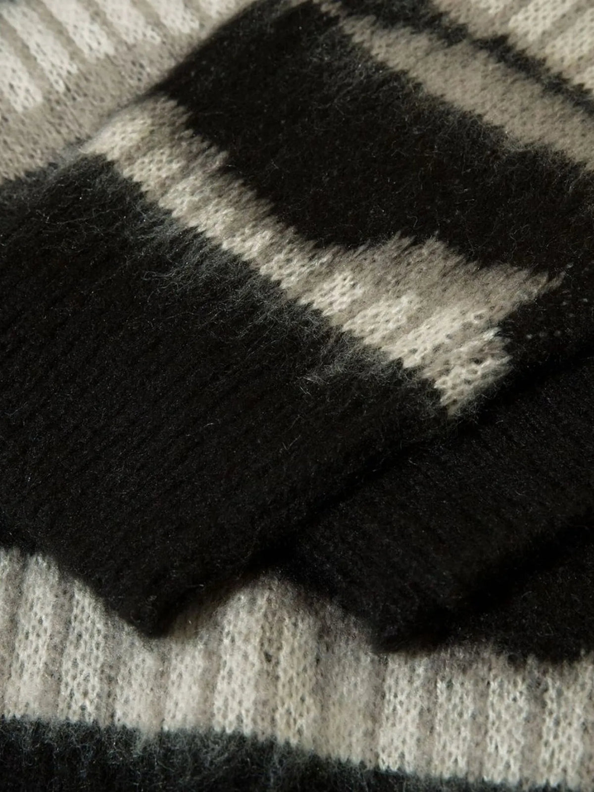 Men's Oversized Contrast Striped Round Neck Sweater