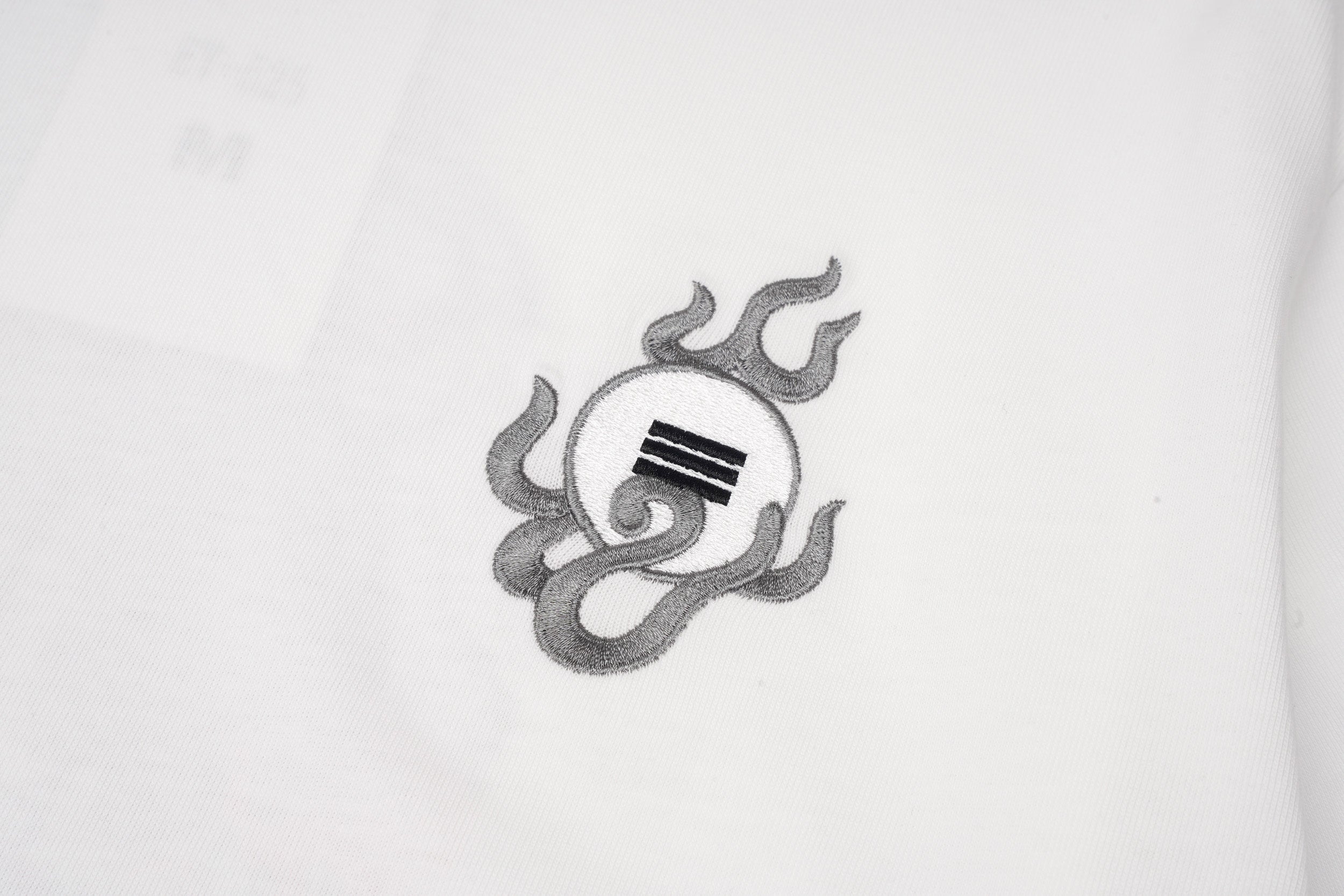 Reaper unit worldwide ET525 Kirin Embroidered Tee