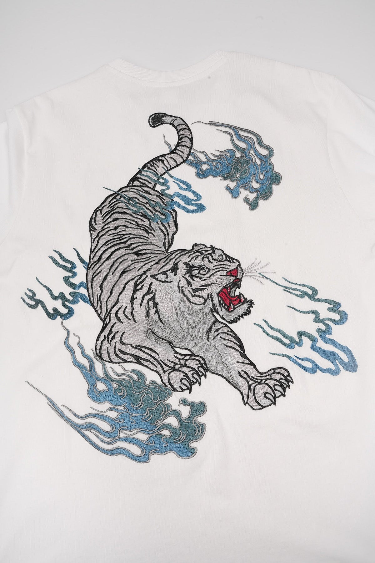 Reaper unit worldwide ET9817 Flaming White Tiger Embroidered Tee