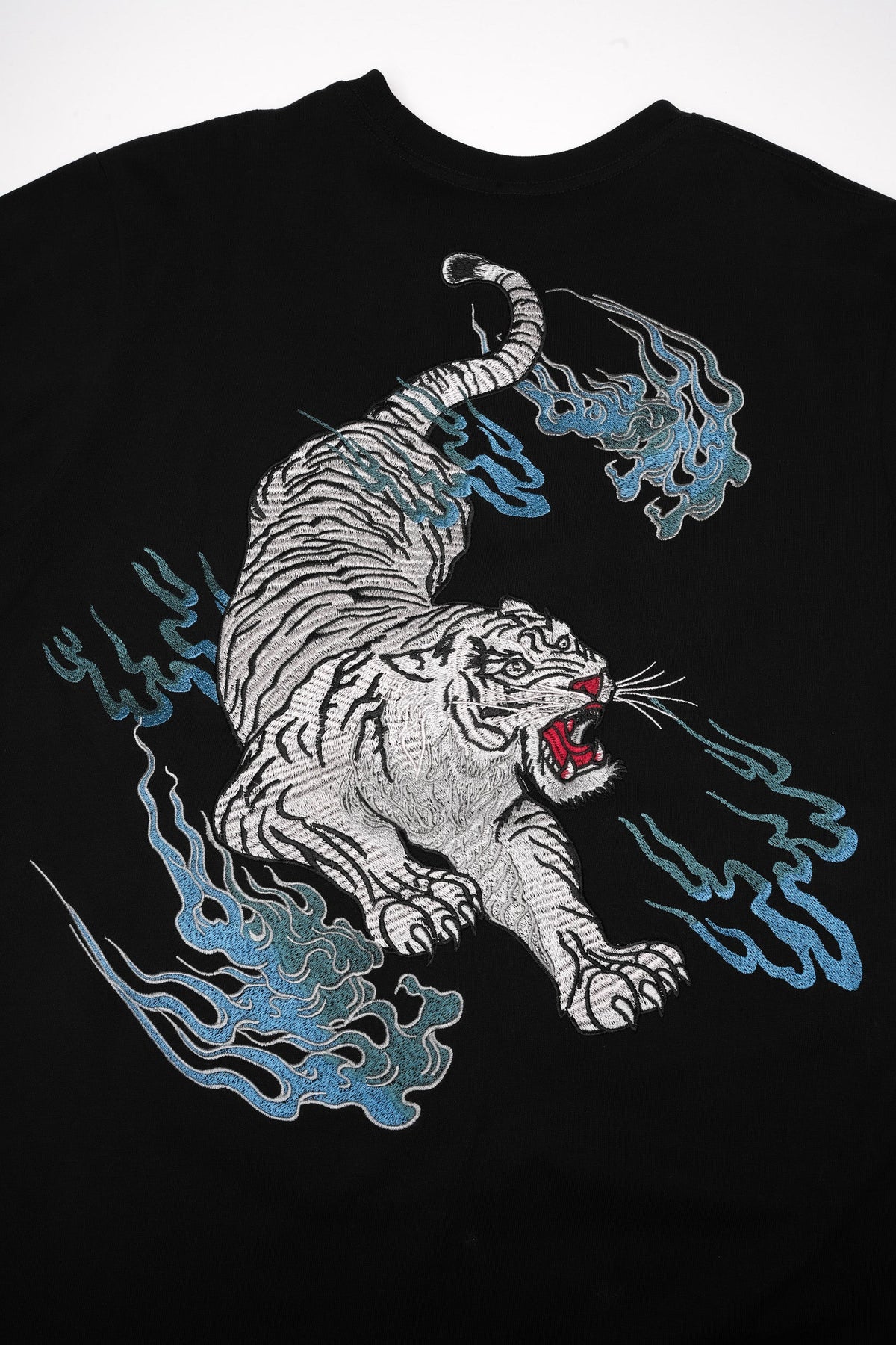 Reaper unit worldwide ET9817 Flaming White Tiger Embroidered Tee
