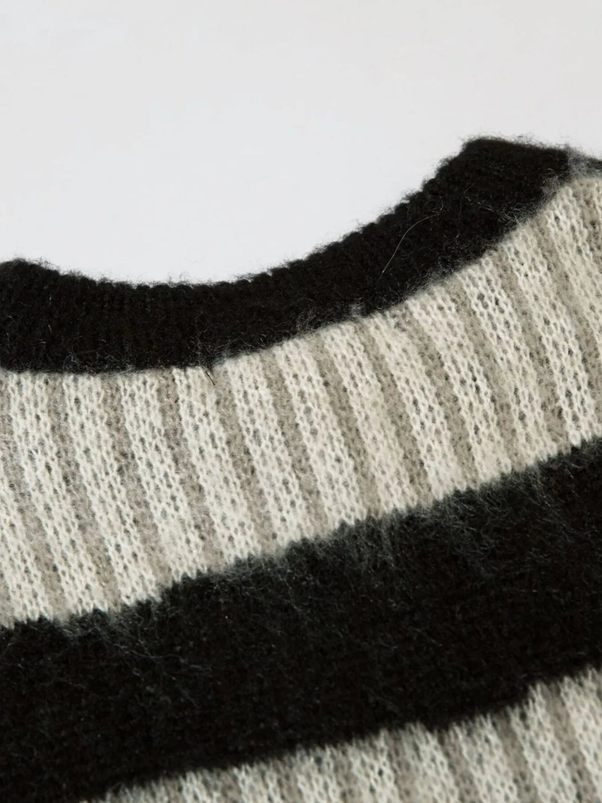 Men's Oversized Contrast Striped Round Neck Sweater